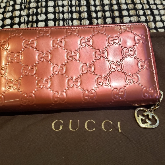Gucci - Metallic Guccissima Heart logo zip around - Picture 2 of 7